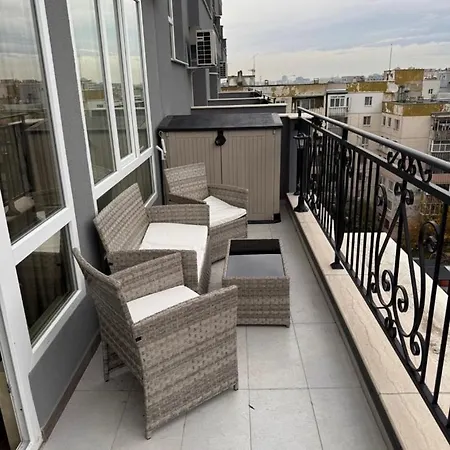 Beautiful 2bd With Large Terrace And Free Parking Appartamento