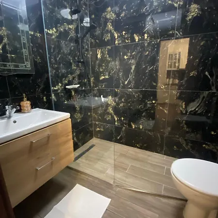 شقة Beautiful 2bd With Large Terrace And Free Parking