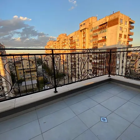 شقة Beautiful 2bd With Large Terrace And Free Parking