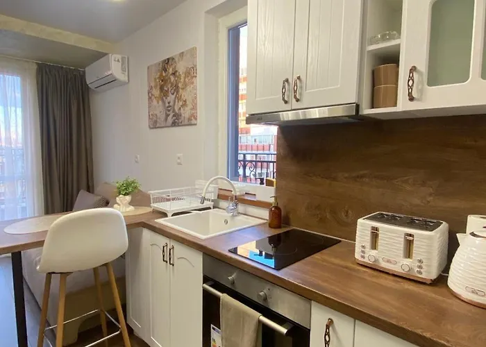 Beautiful 2bd With Large Terrace And Free Parking